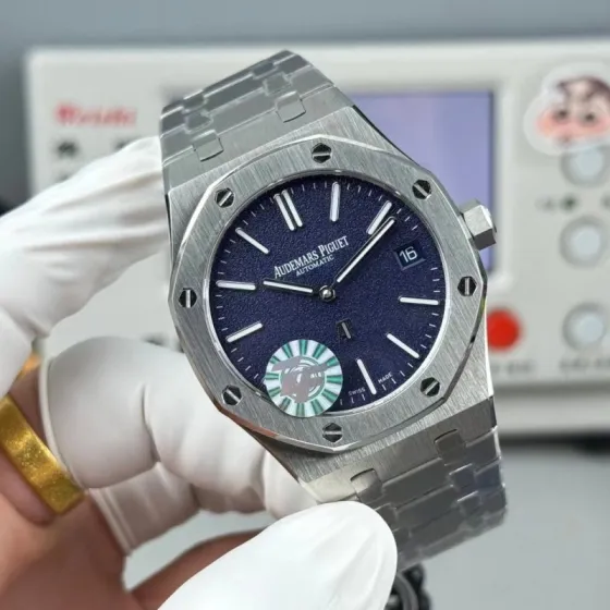 Audemars Piguet Royal Oak Selfwinding 16202ST stainless steel case and bracelet brushed silver bezel blue dial 39mm Men s Automatic